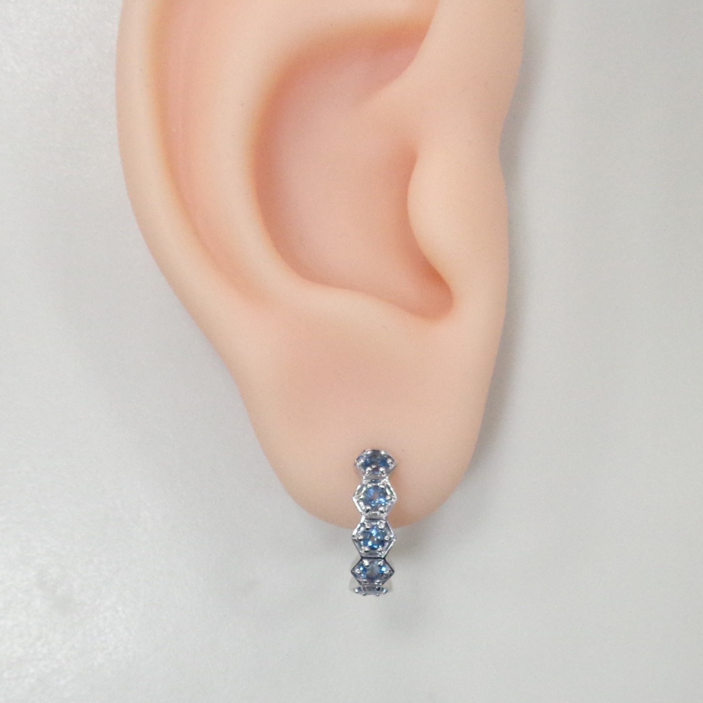 Серьги-конго из белого золота с топазами